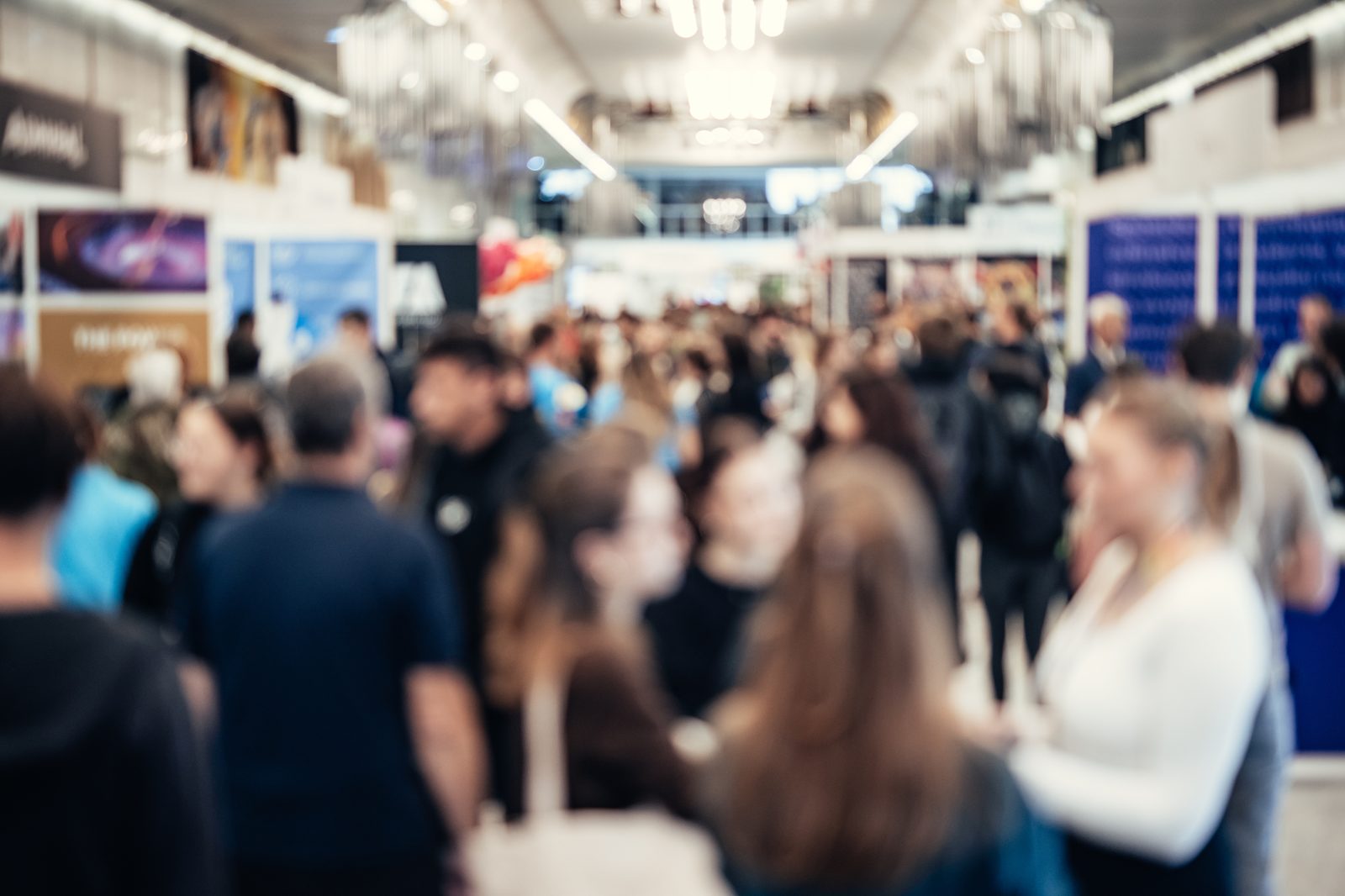 Professionisti al lavoro durante un trattamento